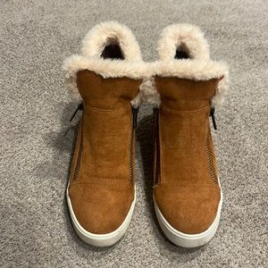 Coconuts by Matisse brown ankle boots with faux fur size 8.5
